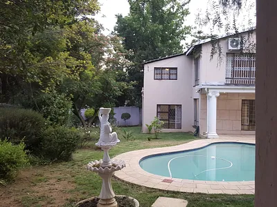 4 Bedroom House For Sale in Sandton - H9x3.webp