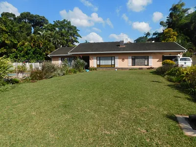 3 Bedroom House For Sale in Queensburgh - rHzb.webp