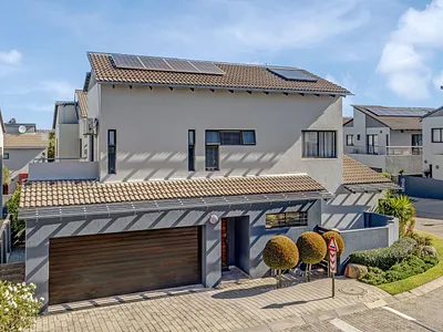 3 Bedroom Townhouse For Sale in Sandton - wrKu.webp