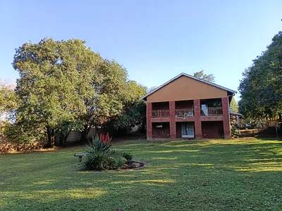 4 Bedroom House For Sale in Howick - 82Yf.webp