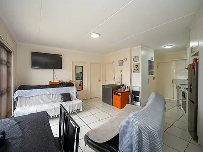 2 Bedroom Apartment To Rent in Parow - img