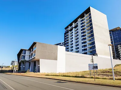 2 Bedroom Apartment For Sale in Umhlanga - qFm3.webp