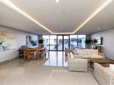 2 Bedroom Apartment For Sale in Umhlanga - hIpL.webp