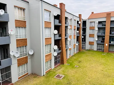 2 Bedroom Apartment For Sale in Pretoria - FMo5.webp