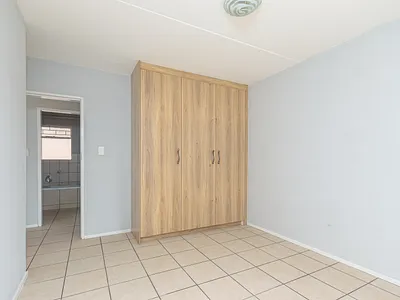 2 Bedroom Apartment For Sale in Roodepoort - S6vl.webp