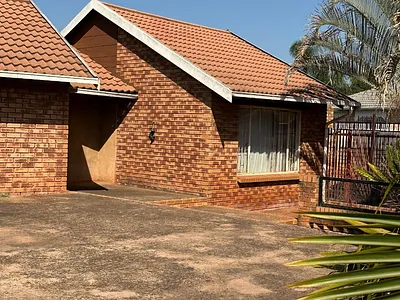 2 Bedroom House For Sale in Akasia - iWDZ.webp