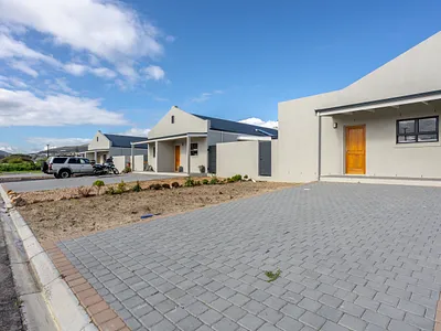 3 Bedroom Townhouse To Rent in Fish Hoek - RyQt.webp