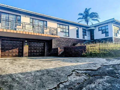 4 Bedroom House For Sale in Chatsworth - 9UMX.webp