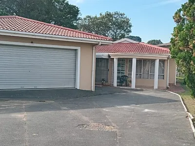 3 Bedroom House For Sale in Queensburgh - q9En.webp