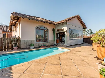 3 Bedroom Townhouse For Sale in Hillcrest - f6Qj.webp