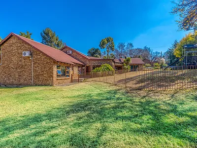 4 Bedroom House For Sale in Sandton - QFpG.webp