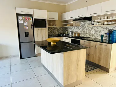 3 Bedroom House For Sale in East London - cNOk.webp