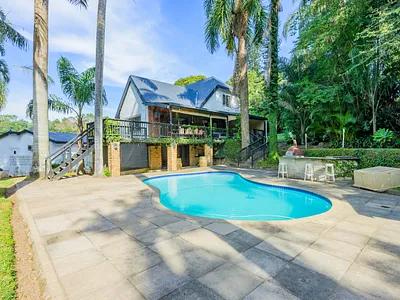 4 Bedroom House For Sale in Pinetown - g9xC.webp