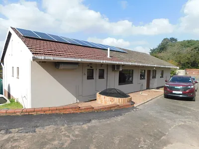 4 Bedroom House For Sale in Queensburgh - img