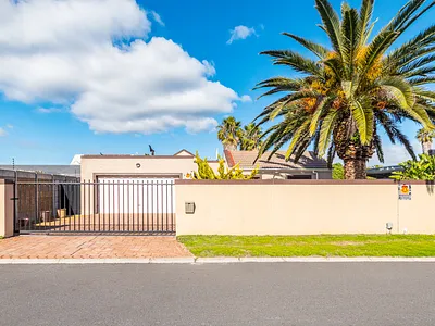 4 Bedroom House For Sale in Blouberg - EGZz.webp