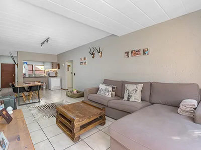2 Bedroom House For Sale in Sandton - bEzj.webp