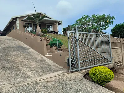3 Bedroom House For Sale in Pinetown - niZR.webp