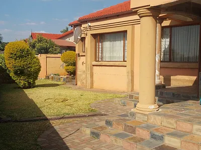 3 Bedroom House For Sale in Akasia - 6FOk.webp