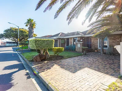 4 Bedroom House For Sale in Goodwood - 1nRC.webp