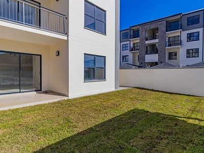 3 Bedroom Apartment To Rent in Somerset West - rcv2.webp