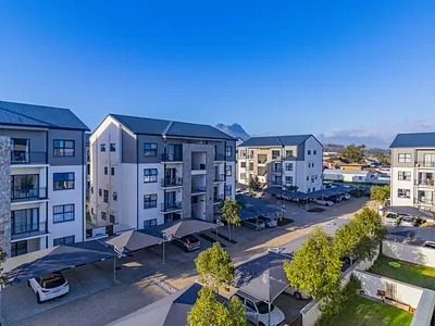 2 Bedroom Apartment To Rent in Somerset West - qMGq.webp
