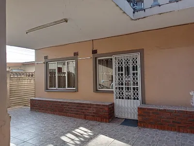 2 Bedroom Apartment To Rent in Chatsworth - img