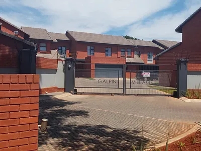 2 Bedroom Townhouse For Sale in Akasia - t0fe.webp