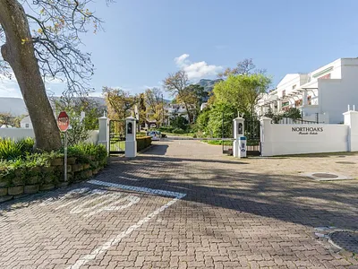 6 Bedroom House For Sale in Hout Bay - txOJ.webp