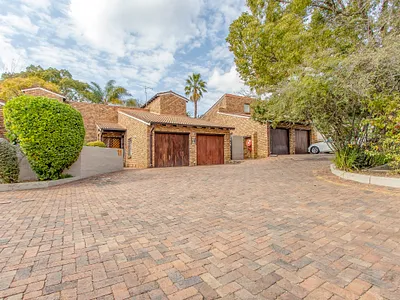2 Bedroom Townhouse For Sale in Sandton - img