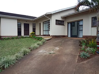 3 Bedroom House For Sale in Empangeni - zra7.webp
