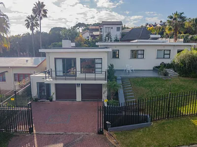 3 Bedroom House To Rent in Somerset West - vPzD.webp