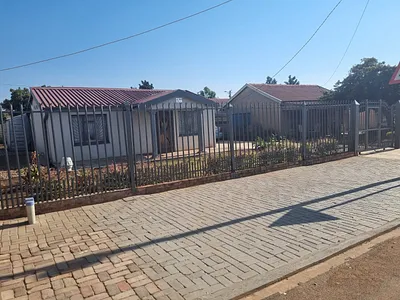 2 Bedroom House For Sale in Ga-rankuwa Unit 4, Ga-rankuwa - img