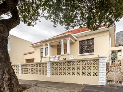 2 Bedroom House For Sale in Cape Town - 0WDW.webp