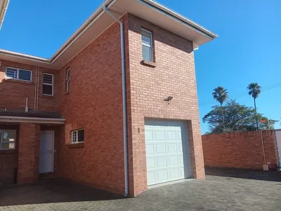 3 Bedroom Apartment For Sale in East London - img