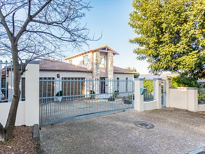 4 Bedroom House For Sale in Durbanville - pPnE.webp