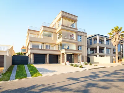 5 Bedroom House For Sale in Blouberg - 2f2T.webp