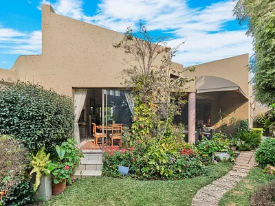 2 Bedroom Townhouse For Sale in Randburg - q00B.webp