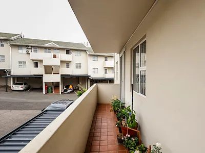 1 Bedroom Apartment For Sale in Umhlanga - jdbZ.webp