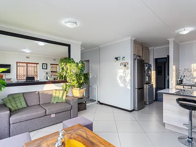 2 Bedroom Apartment For Sale in Kraaifontein - MMjj.webp