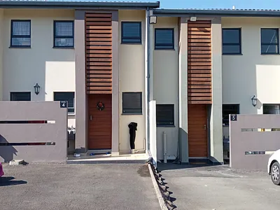 3 Bedroom Townhouse For Sale in Queensburgh - img