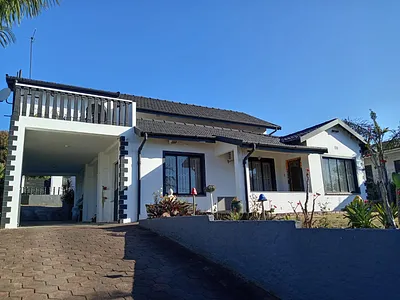 6 Bedroom House For Sale in Chatsworth - QFNJ.webp