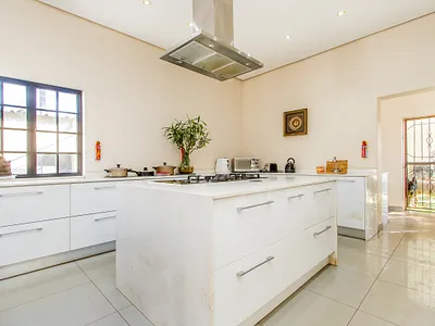 4 Bedroom House For Sale in Johannesburg - exA5.webp