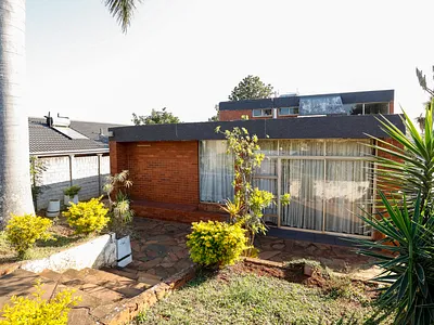 4 Bedroom House For Sale in Durban North - N0DG.webp