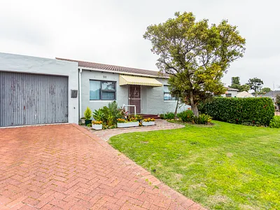 2 Bedroom House For Sale in Goodwood - 0t5J.webp