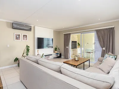 4 Bedroom House For Sale in Blouberg - 23D8.webp