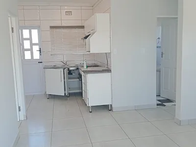 3 Bedroom House To Rent in East London - zmjH.webp