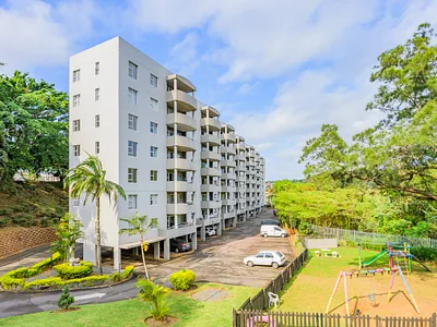 3 Bedroom Apartment For Sale in Durban North - bShf.webp
