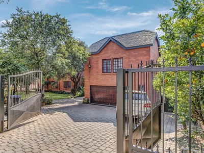 5 Bedroom House For Sale in Sandton - 0teJ.webp