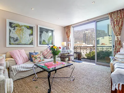 2 Bedroom Apartment For Sale in Cape Town - 61qh.webp