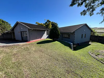 3 Bedroom House For Sale in Empangeni - 1eqE.webp